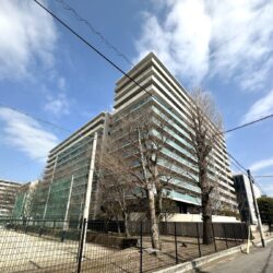 文教エリアに立地する総戸数１８２世帯の分譲マンション、１０階ならではの絶景眺望で熊本のシンボルである熊本城も望めます。充実した室内設備、ホテルライクのようなコンシェルジュサポートが体感できます。