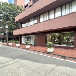 上通アーケードから徒歩2分に位置する桜井通り1階の店舗事務所🏢