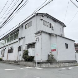 人気の長嶺エリア！周辺にはスーパーやコンビニ🏪、飲食店など生活に便利な施設が充実しており、初めての一人暮らしにも安心の立地🏠家賃を抑えつつ、利便性の高いエリアで快適に暮らしたい方におすすめです。