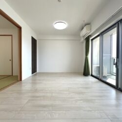 和室の襖を開放すると約20.5帖の空間になります居間