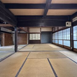 築100年を超え今なお当時の風情を色濃く残す貴重な古民家で、懐かしさと味わいのある暮らしを 築100年を超え今なお当時の風情を色濃く残す貴重な古民家で、懐かしさと味わいのある暮らしを