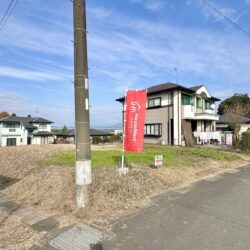 南面角地で開放的で陽当りの良い間取りプランが可能です！建築条件はありませんのでお好きな住宅メーカーでの建築が可能です！
